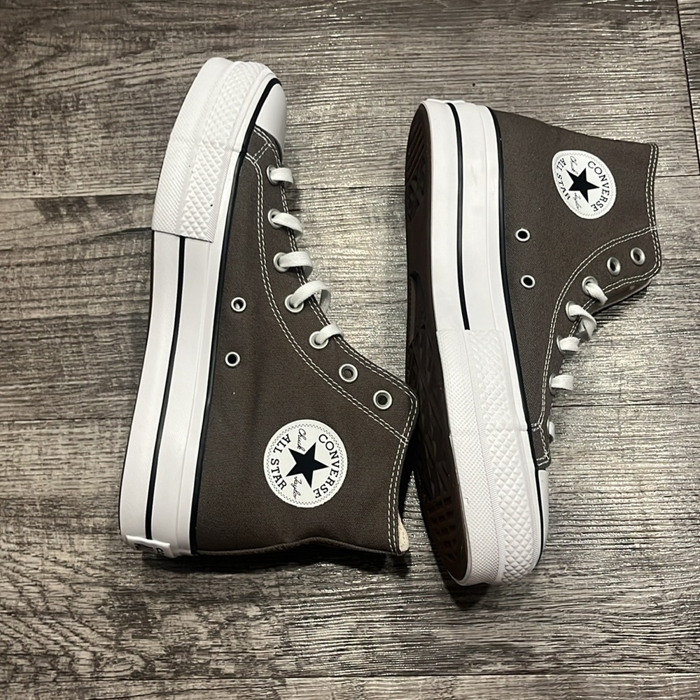 BRAND NEW, NEVER WORN Chuck Taylor All Star Platform Canvas